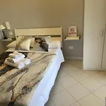 Alojamento de Acomodação e Pequeno-almoço Anna Sibari