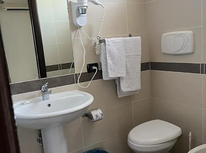 לינה וארוחת בוקר Anna 3*